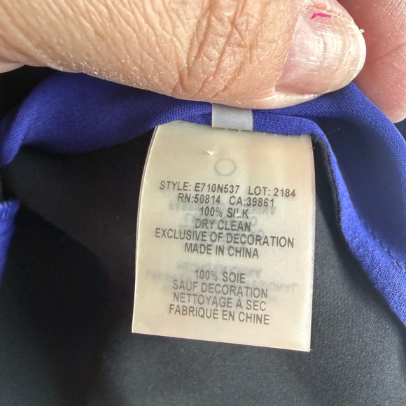 Elegant Black and Blue Women's Silk Top by Elie Tahari, size S, EUC! - Picture 8 of 11